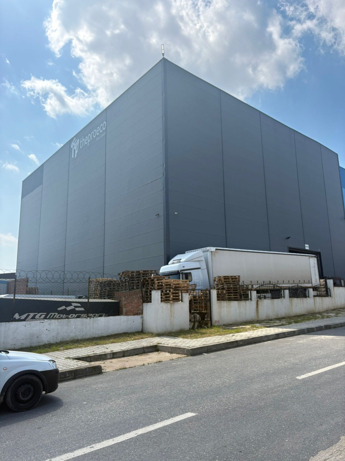 Çerkezköy OSB'de Fabrika Dış Cephe Temizliği